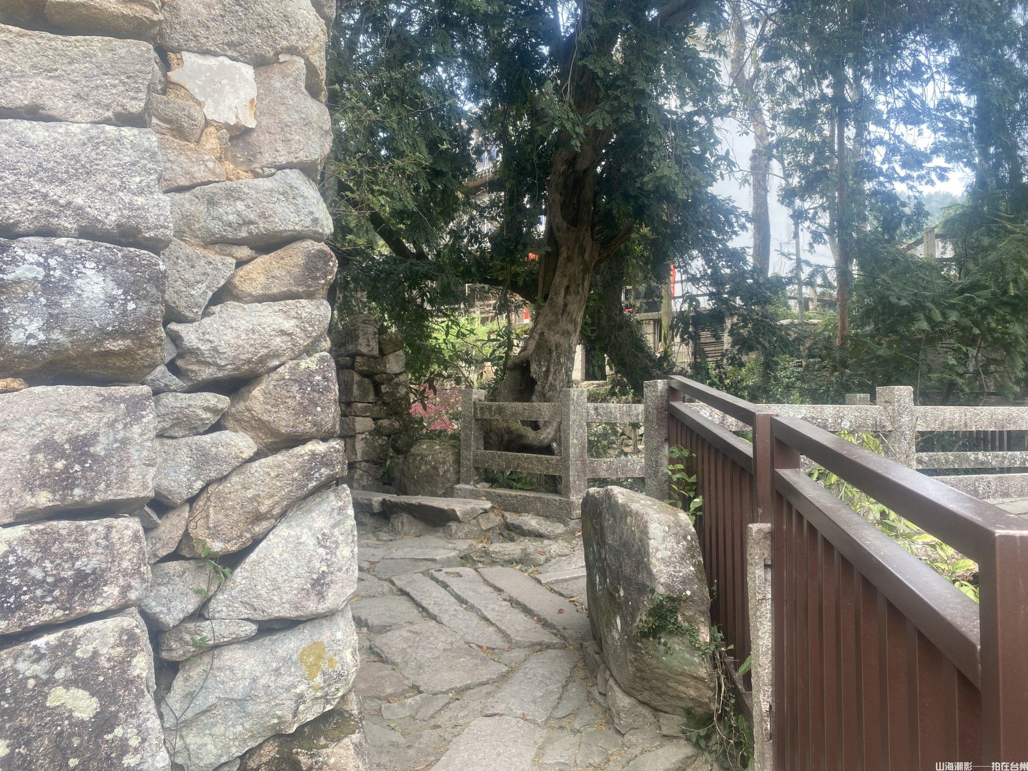 黄岩富山半山村：石阶石屋藏古韵，台州这座潜力外景地正等剧组来(图2)