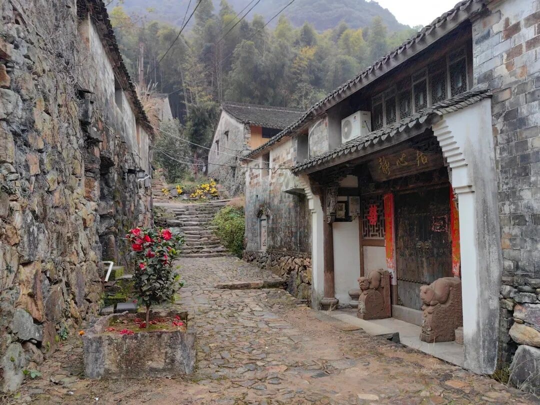 临海小芝胜坑古村：八百年石屋群落里的影视叙事密码(图2)