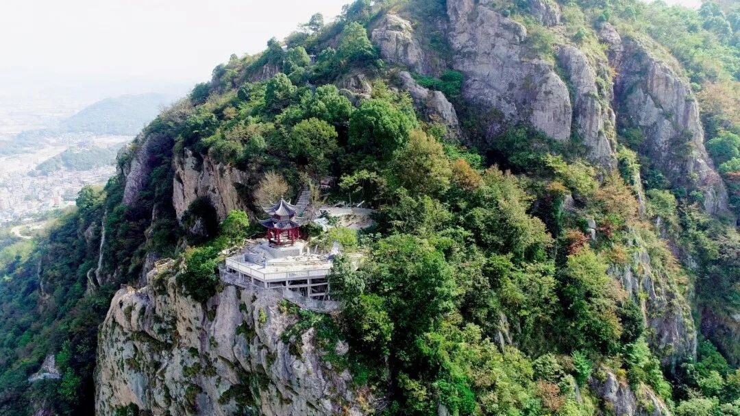 玉环芦浦百丈岩:309米山巅的“禅意光影场”(图1) 玉环芦浦百丈岩:309米山巅的“禅意光影场”(图1)