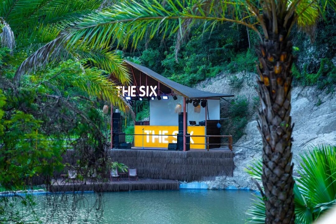 玉环“THE SIX”咖啡馆：瀑布雨林间的影视造梦场(图2)