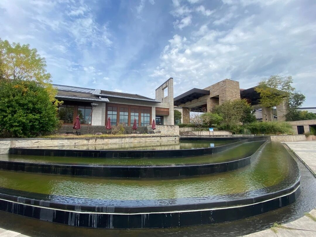 仙居神仙居游客中心：山水灵韵与建筑美学交织的影视外景新坐标(图3)