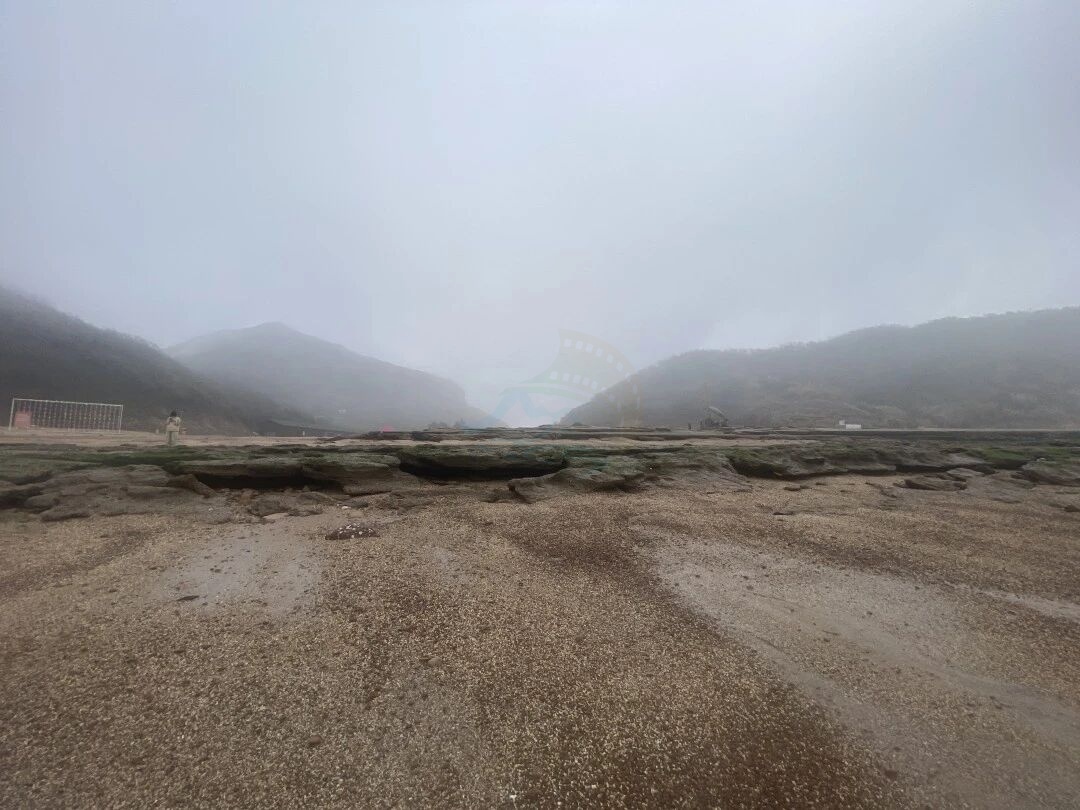 在三门找到雾中海滩！牛轭山的礁与石，藏着电影感(图4)