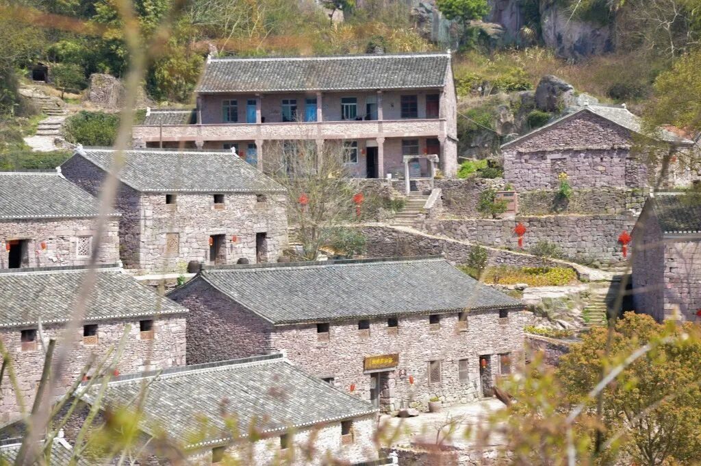 千年洞窟映光影 山海奇境铸荧屏——台州三门蛇蟠岛影视外景资源深度解析(图9) 千年洞窟映光影 山海奇境铸荧屏——台州三门蛇蟠岛影视外景资源深度解析(图9)