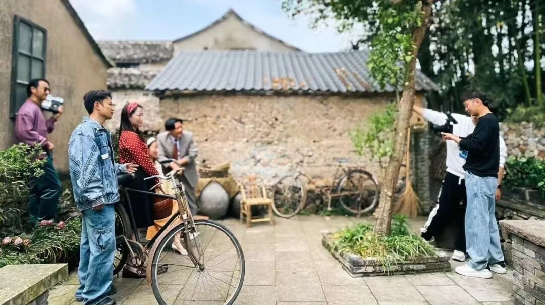 旧物藏温情,古巷锁时光|三门亭旁时光小店,打开“怀旧叙事”影视盲盒(图4) 旧物藏温情,古巷锁时光|三门亭旁时光小店,打开“怀旧叙事”影视盲盒(图4)