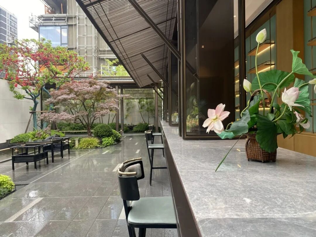 台州椒江这个新中式房产项目，藏着网剧的豪华场景建发璞云“新中式会所＋豪华大平层”(图1)