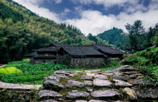 临海尤溪平坑・灰坑古村|明末廊房+康熙石拱，天然外景的“时光片场”